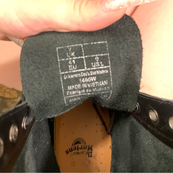 Dr. Martens 1460 SMOOTH LEATHER LACE UP BOOTS - Picture 2 of 4